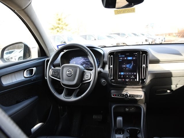 2025 Volvo XC40 B5 Core