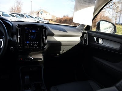 2025 Volvo XC40 B5 Core