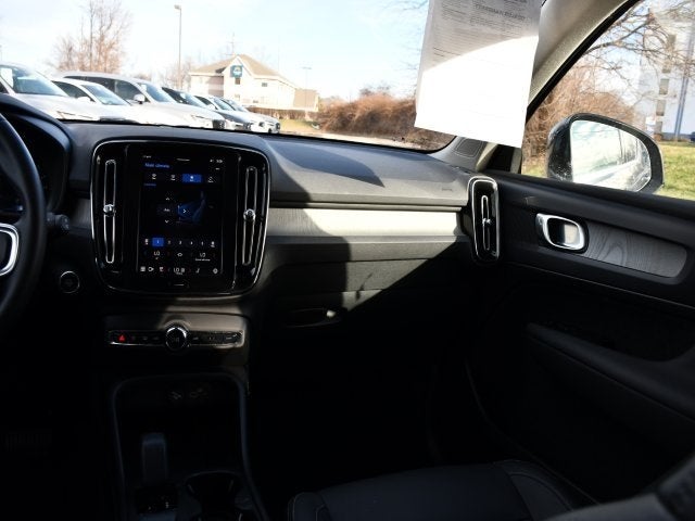 2025 Volvo XC40 B5 Core