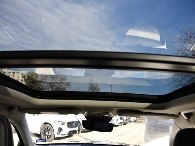 2025 Volvo XC40 B5 Core