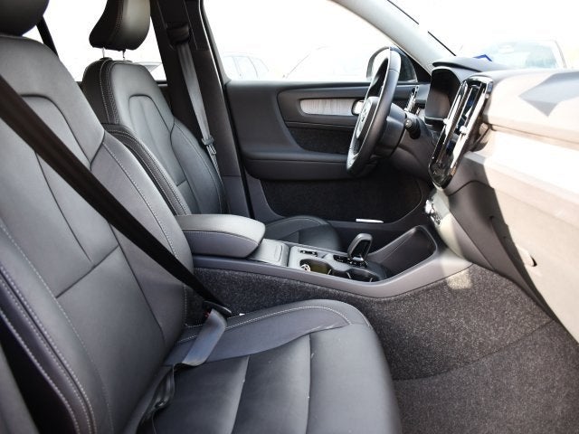 2025 Volvo XC40 B5 Core