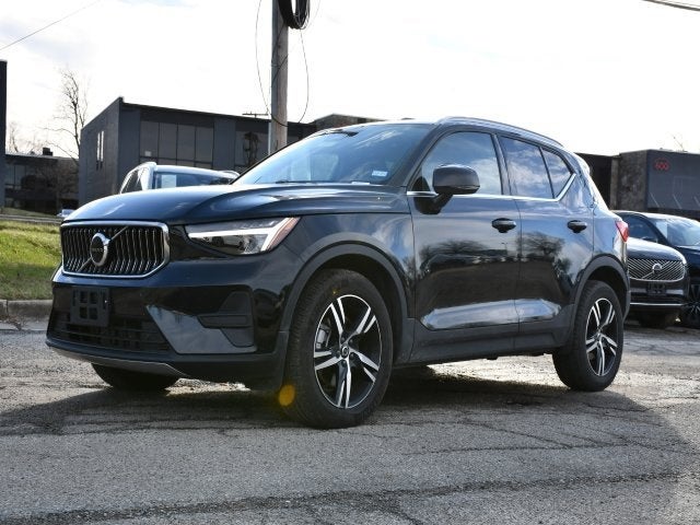 2025 Volvo XC40 B5 Core