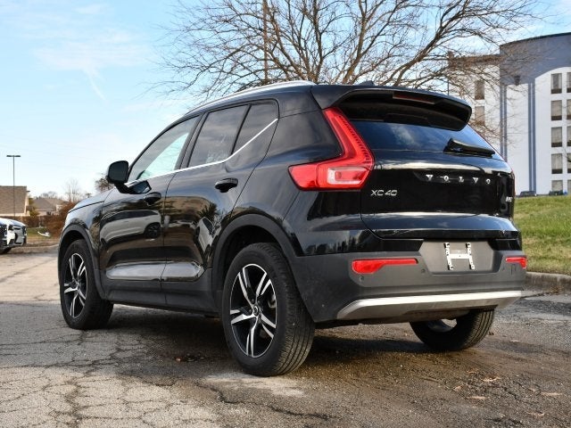2025 Volvo XC40 B5 Core