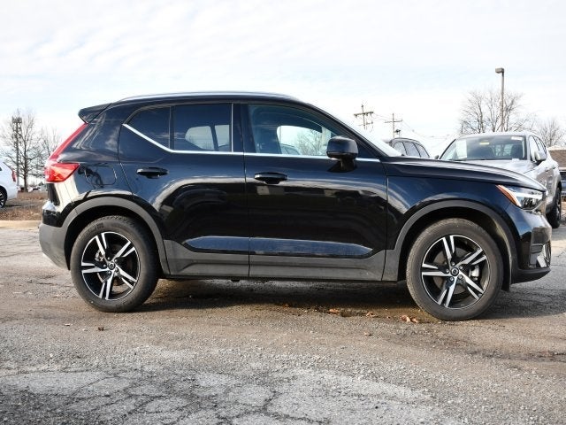 2025 Volvo XC40 B5 Core