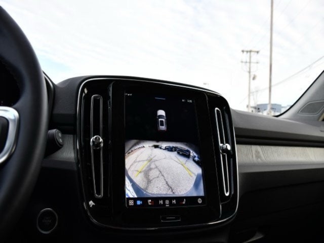 2025 Volvo XC40 B5 Core