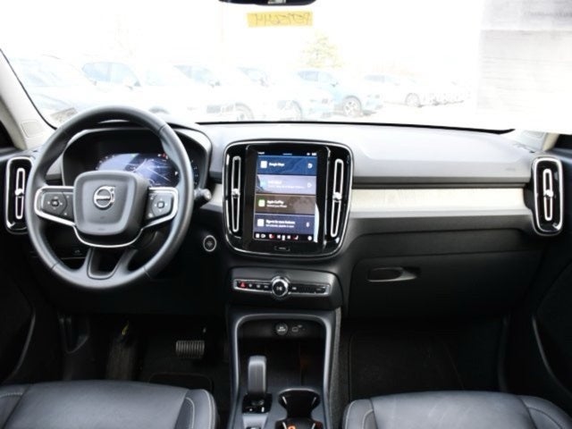 2025 Volvo XC40 B5 Core