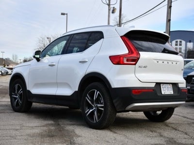 2025 Volvo XC40 B5 Core