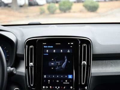 2025 Volvo XC40 B5 Core