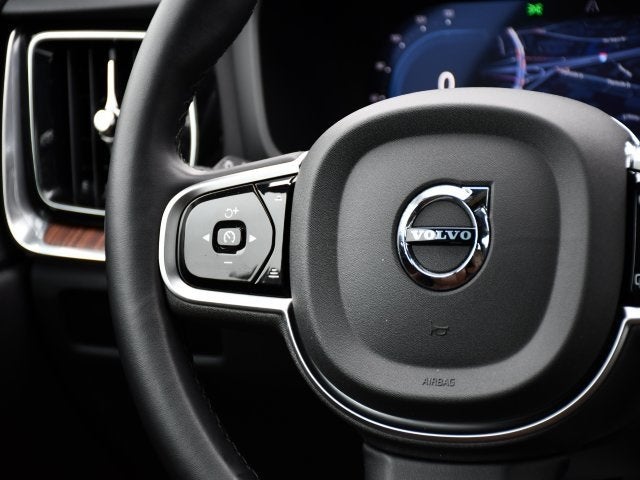 2025 Volvo V60 Cross Country B5 Plus