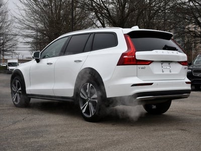 2025 Volvo V60 Cross Country B5 Plus