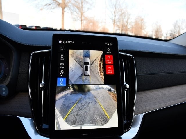 2025 Volvo XC90 B5 Plus 2025.5