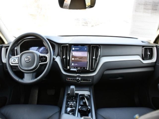 2025 Volvo XC60 B5 Plus