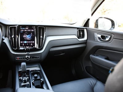 2025 Volvo XC60 B5 Plus