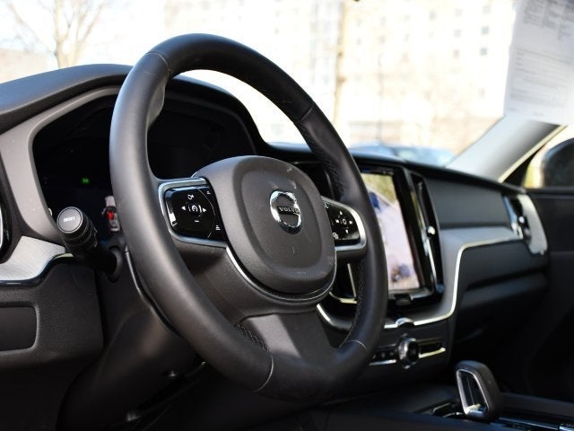 2025 Volvo XC60 B5 Plus