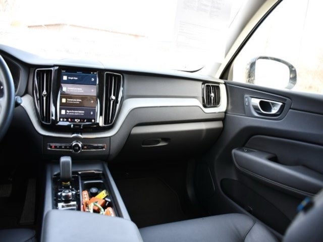 2025 Volvo XC60 B5 Plus