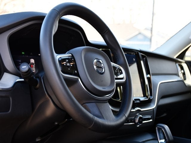 2025 Volvo XC60 B5 Plus