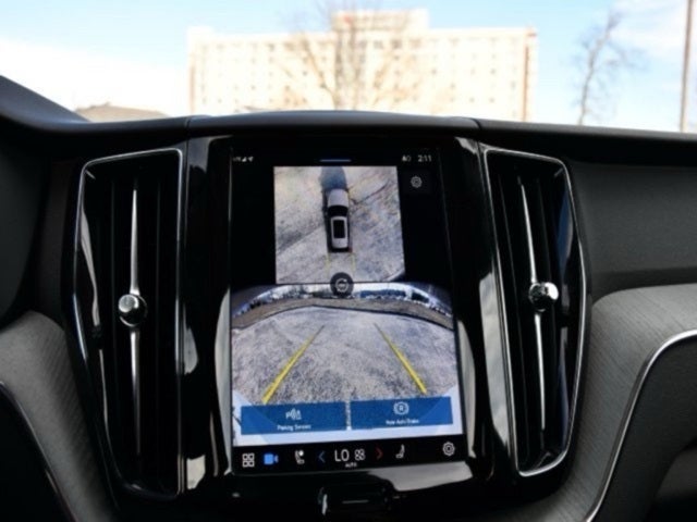 2025 Volvo XC60 B5 Plus