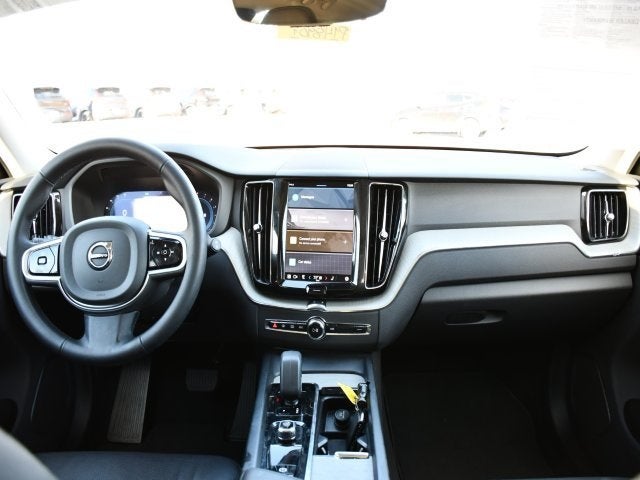 2025 Volvo XC60 B5 Plus